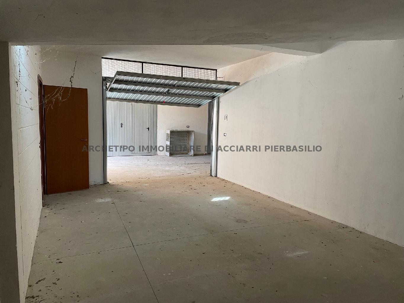 GRANDE LOCALE DEPOSITO/GARAGE /RIF 273 GARAGE VENDITA MASSIGNANO1