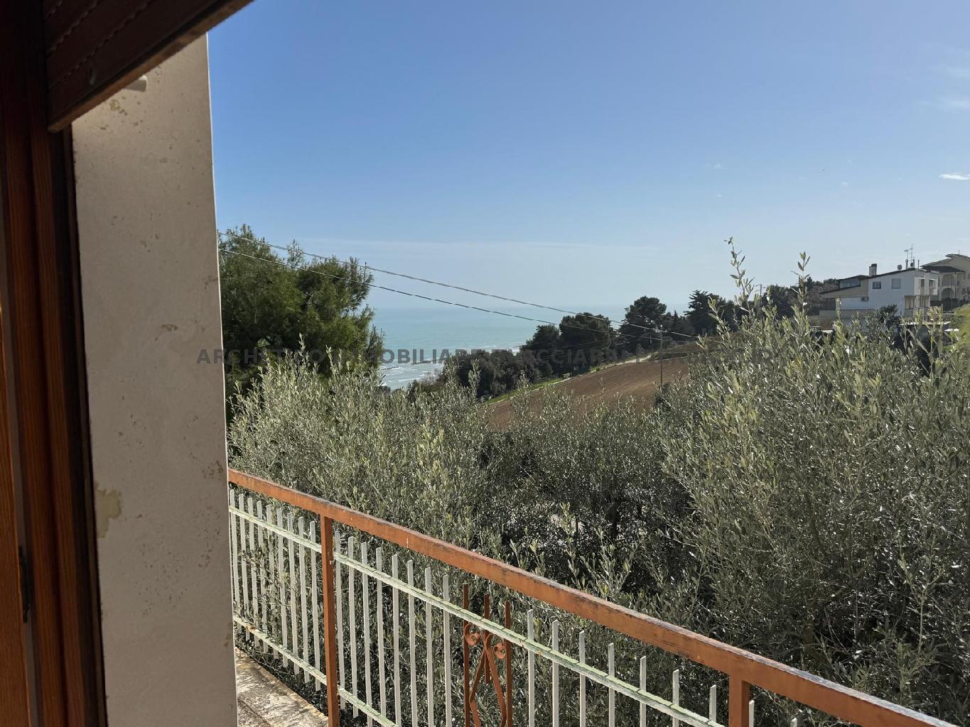 LA ROSA DEI VENTI - CASA AUTONOMA CON TERRENO SUL MARE  VENDITA MASSIGNANO