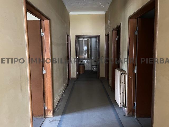 CORSO VITTORIO - INTERA PALAZZINA CON  GIARDINO PRIVATO IN CENTRO - CUPRA  VENDITA CUPRA MARITTIMA