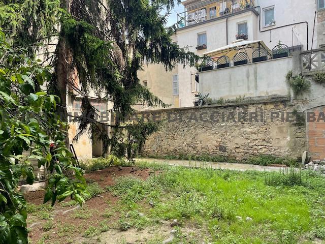 CORSO VITTORIO - INTERA PALAZZINA CON  GIARDINO PRIVATO IN CENTRO - CUPRA  VENDITA CUPRA MARITTIMA