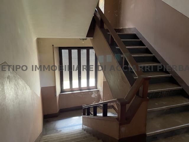 CORSO VITTORIO - INTERA PALAZZINA CON  GIARDINO PRIVATO IN CENTRO - CUPRA  VENDITA CUPRA MARITTIMA