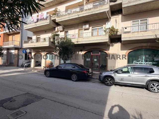 GRANDE LOCALE IN VIALE STAZIONE - CENTRO CUPRA/RIF 335  SALE CUPRA MARITTIMA