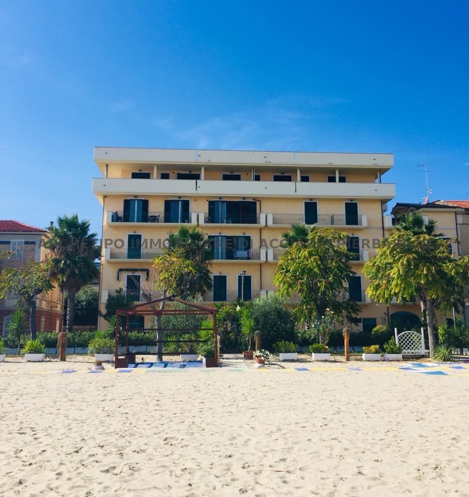 #LA CASA WOW WOW WOW . PRIMA FILA MARE