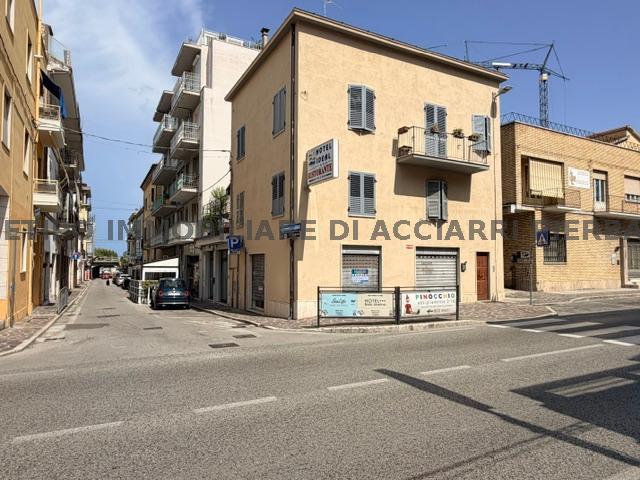 LOCALE IN VIA GARIBALDI INCROCIO CORSO VITTORIO EMANUELE/RIF 357  VENDITA CUPRA MARITTIMA
