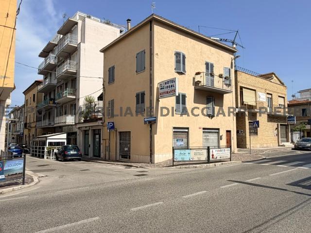 #LOCALE IN VIA GARIBALDI INCROCIO CORSO VITTORIO EMANUELE/RIF 357