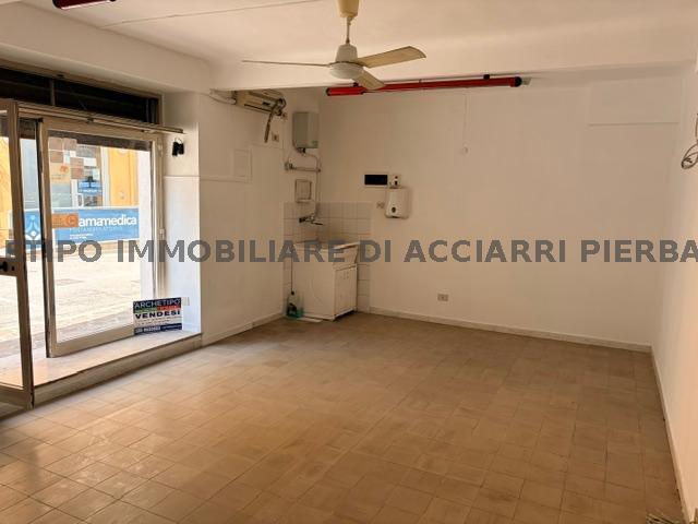LOCALE IN VIA GARIBALDI INCROCIO CORSO VITTORIO EMANUELE/RIF 357  VENDITA CUPRA MARITTIMA